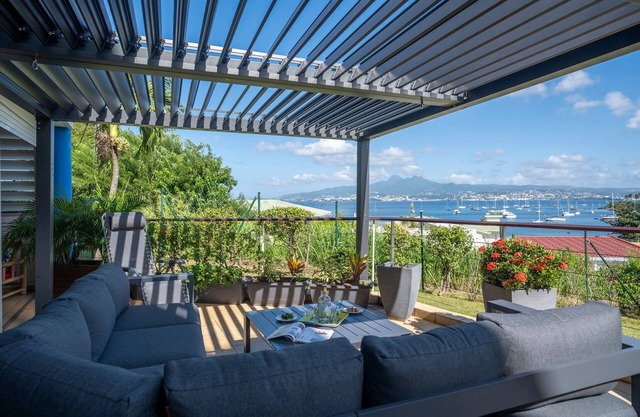 Luxury apartment with sea view (MQTI71 4p)