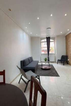 Luxury Apartment 2BR & Jacuzzi Near Expo 12 & ING Arena