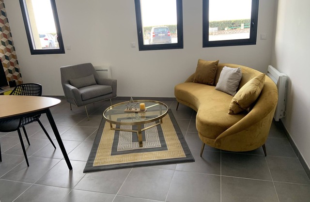 Luxury apartment 100 m from the beach