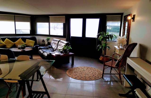LUXURY APARTMENT IN THE CITY CENTER 150 M FROM THE BEACH AND THE MARINA
