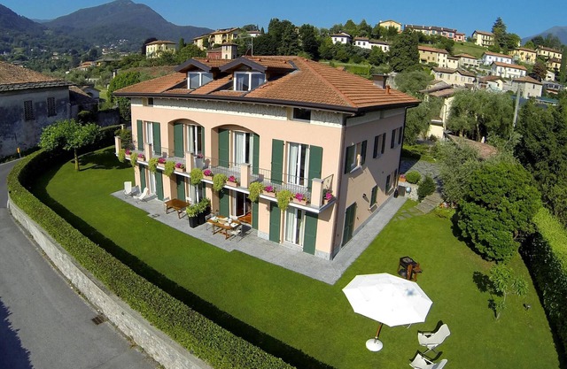 Luxury Apartment in Villa, Lake View and Private Garden