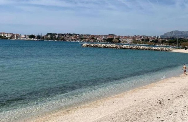 Luxury Apartment Ivo With Jacuzzi Near the Beach