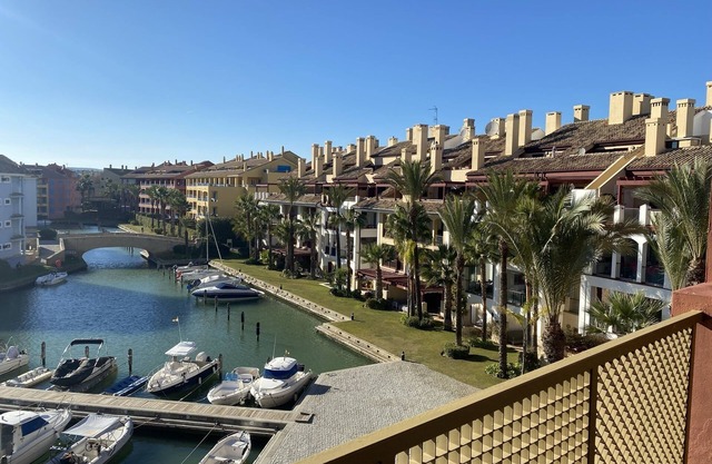 Luxury apartment with lovely views over Marina