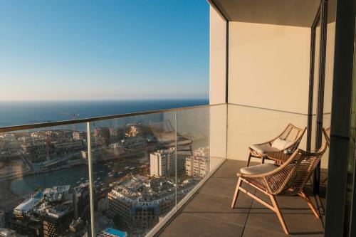 Luxury Apartment with Sea and Skyline Views St Julians
