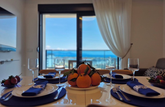 Luxury apartment with panoramic sea view ruby