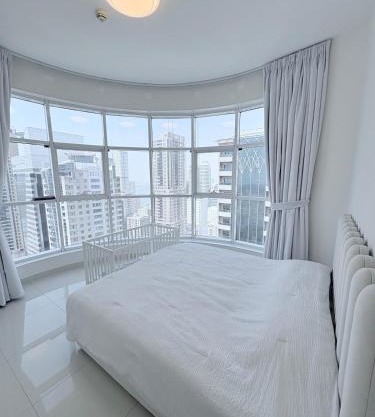 Luxury apartment with sea view, gym and pool!