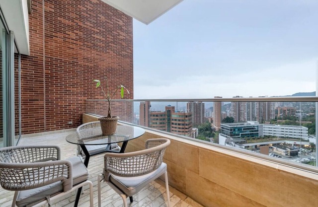 Luxury apt El Tesoro With AC and City View