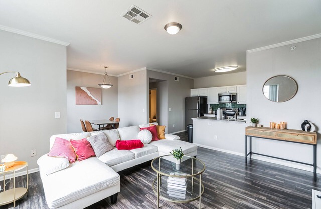 Luxury Apt, Gym, Pool, Attached Garage, Spacious