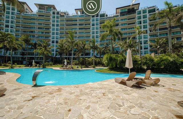 Luxury Beach Condo - 7 Resort Pools - Gym - Ocean