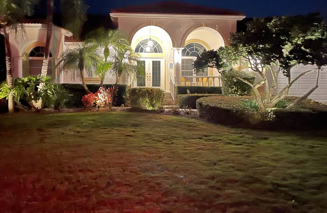 Luxury Beach Home, steps from Beautiful White Sandy Belleair Beach