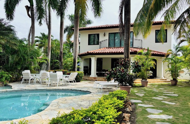 Luxury beach home Rivera del Mar in Buenaventura