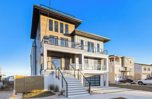 Luxury Beach House - Rooftop Decks with 360° Ocean & Bay Views, Pool, Elevator