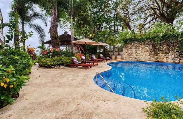 Luxury Beach Villa With Stunning Sea Views And Direct Access On To Mullins Beach