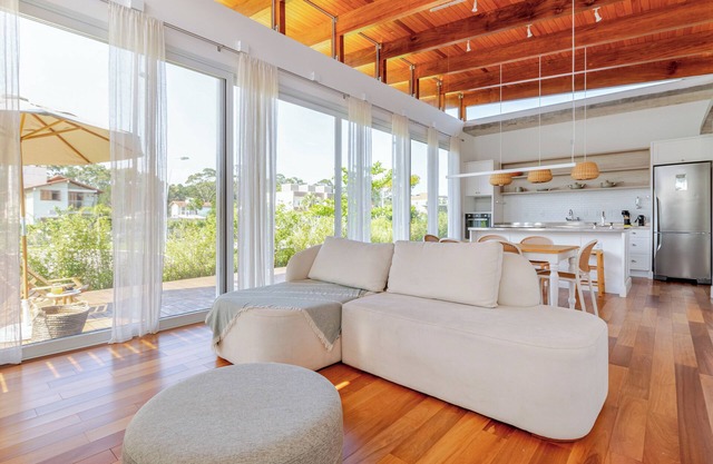 Luxury 4-bedroom villa in North Floripa