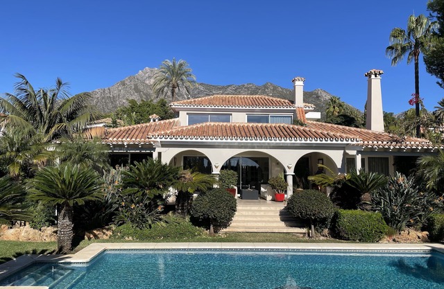 Luxury bright villa in Marbella Golden Mile with great sea and mountain views