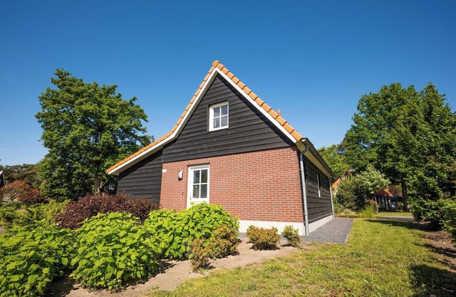 Luxury bungalow with dishwasher and box spring beds