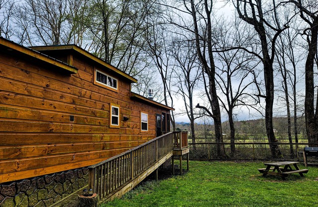 Luxury Cabin on the River Surrounded by Stunning Mountain Views!