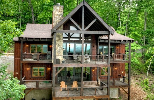 Luxury Cabin | Stunning Mtn Views | Hot Tub