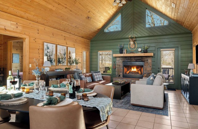 Luxury Cabin Vibes Walk to Thunder Ridge
