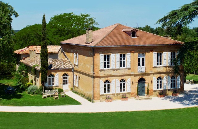 Luxury Château in Gascony - 7 Ensuite Bedrooms, Air Conditioning & Heated Pool