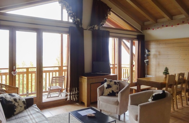Luxury Chalet Apartment with stunning views of Mont Blanc and valley
