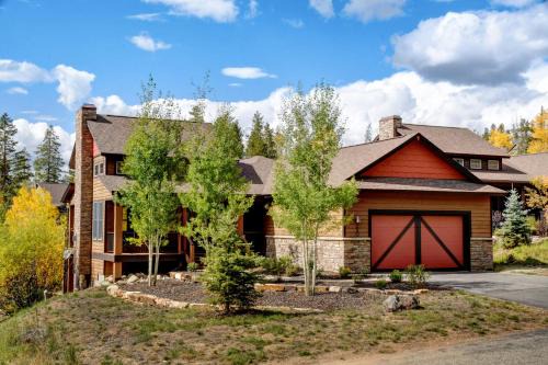 Luxury Chalet #250 With Hot Tub, Gas Fire Pit & Great Views - 500 Dollars Of FREE Activities & Equipment Rentals Daily