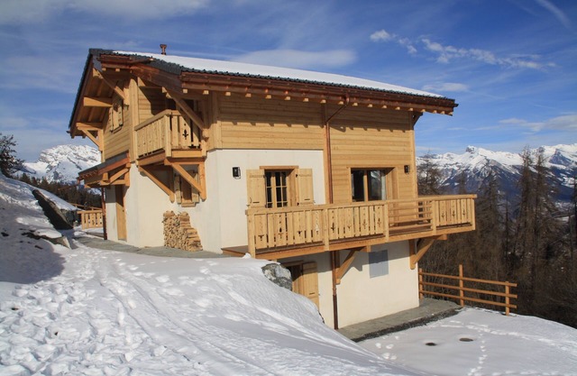 Luxury Chalet for 10 people away from the crowds