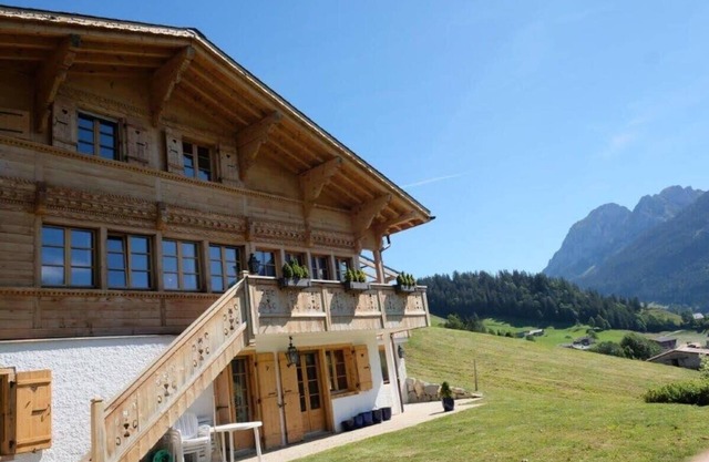 Luxury Chalet with Spa and stunning views !