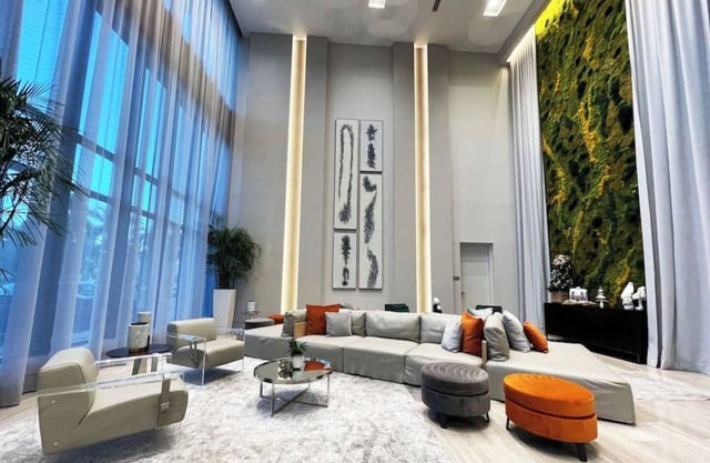 Luxury Condo - 2B/2B with Amazing Skyline View