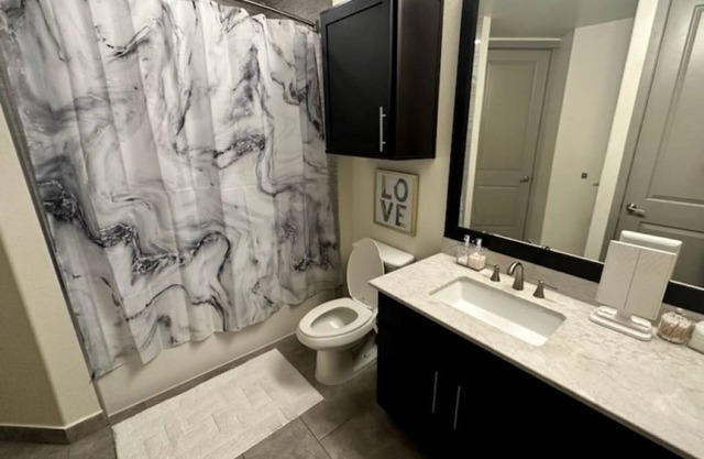 Luxury condo with stunning views in prime location - perfect home away from home