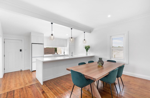 Luxury Cottage Accommodation - Restored/renovated 100 year old cottage