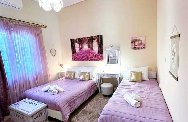 Luxury, cozy flat with yard anf fireplace, in the ancient port of Delphi