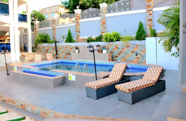 Luxury Executive 4BR Villa w/Pool, Rooftop & BBQ–10m walk to Bojo Beach