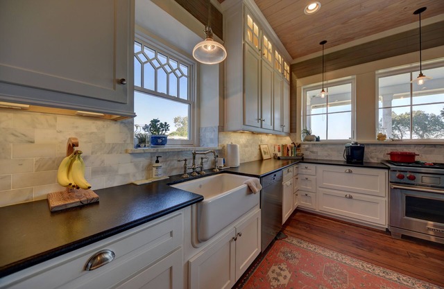 Luxury Farmhouse: Outdoor Hot Tub, 10 Mins to Round Top