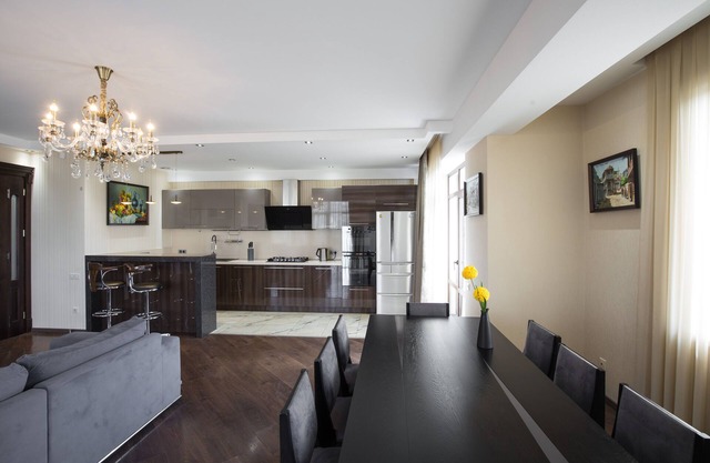 Luxury Guest Suit near Downtown/2King Bed/The View