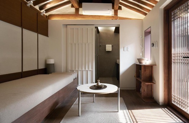 Luxury Hanok Stay Elegance