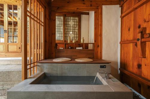 Luxury Hanok Stay Onyou