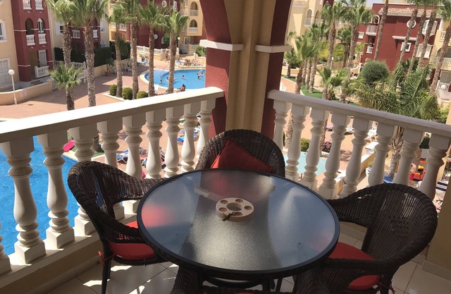 Luxury high spec 2 bed apartment overlooking pool with A/C 3 beds (4 people)