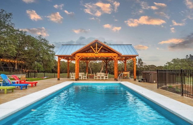 Luxury Hill Country Vibes + Pool + Hot Tubs + Party Barn + Wildlife Watching | Sleeps 22