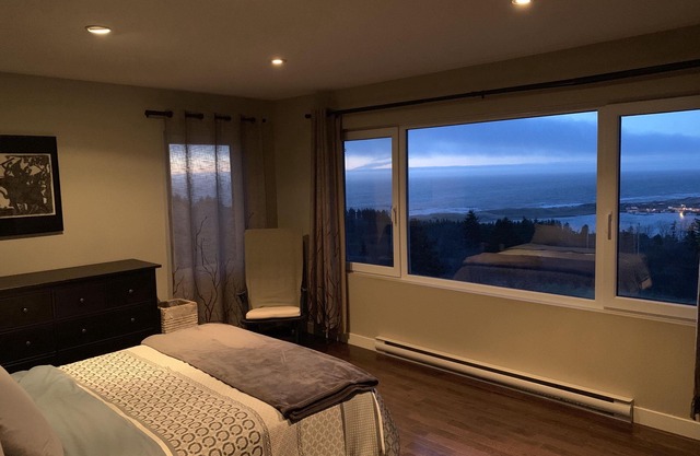 Luxury Hillside Home Overlooking Cabot Links