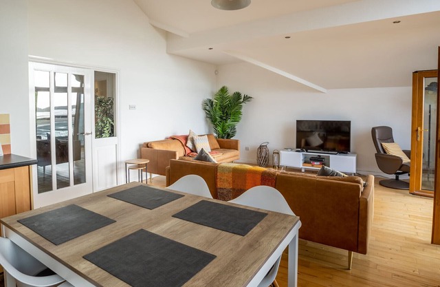 Luxury Holiday Home on Newcastle Bay