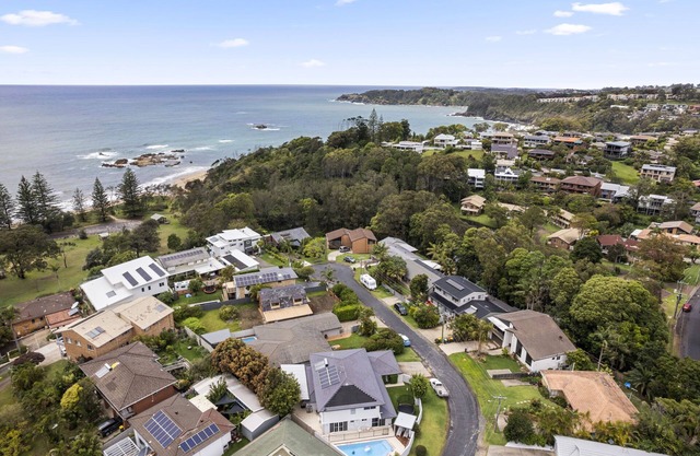 Luxury Home at Korora 300m to the beach