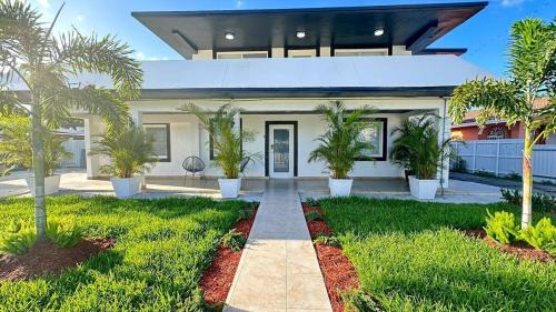 Luxury Home by Miami Int Airport