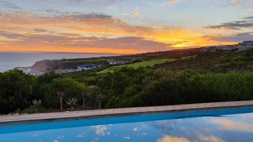 Luxury Home located on Pinnacle Point Golf Estate