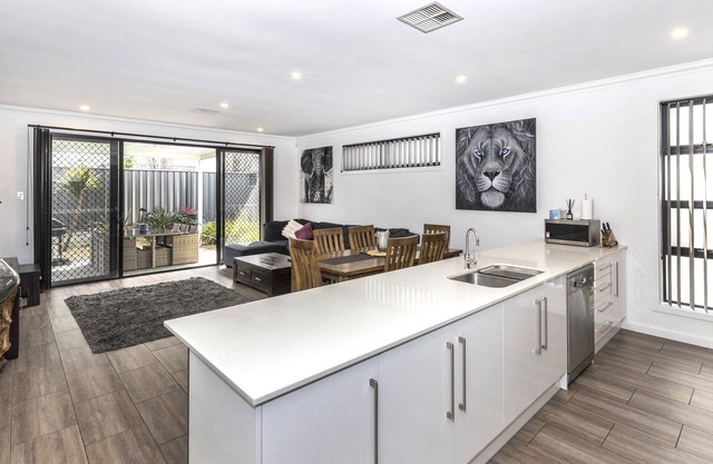★Luxury home w/King Bed, NBN/Netflix★ 3Bed 2Bath in Christies Beach