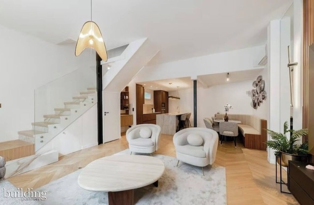 Luxury house 500m from the station
