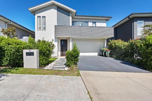luxury house near golf courses! Free wifi & free parking