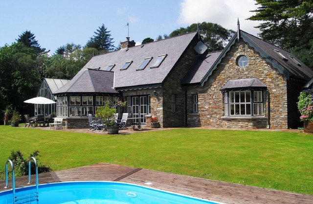 Luxury House on Seafront, with Pool, Sauna, Jacuzzi and Woodlands