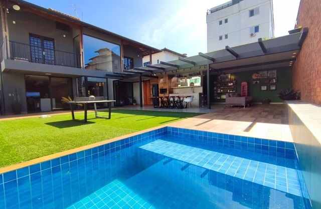 LUXURY HOUSE WITH POOL AND GOURMET AREA