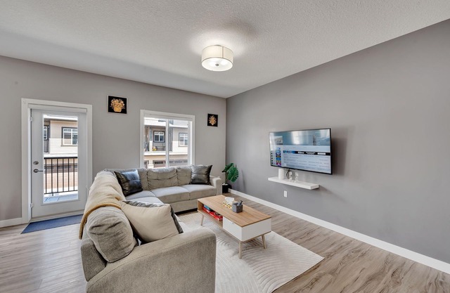 Luxury in Laurel-8 guests+1 Baby,4 beds,2.5 bath,Dbl Grg,discount w direct book.